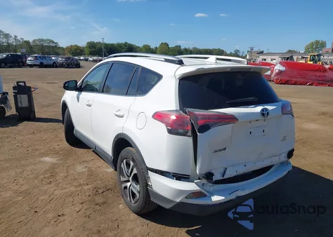 2017 Toyota Rav4 Le z USA, uszkodzony, nr VIN JTMBFREV9HD199523
